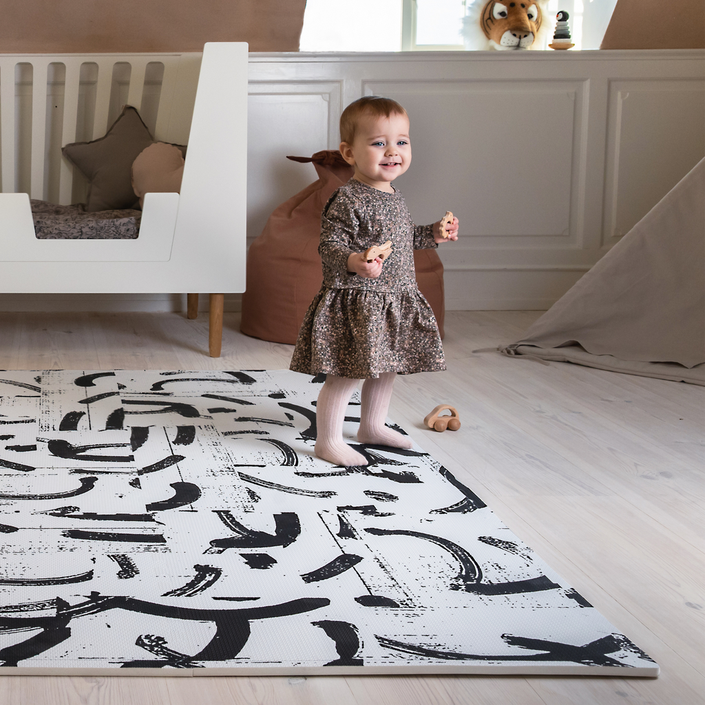 Strokes Play Mat Nordic Pale Grey
