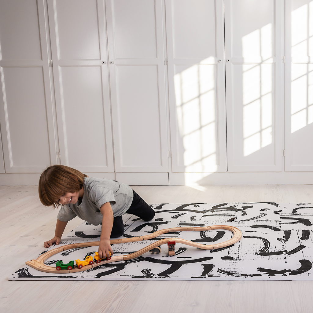 Strokes Play Mat Nordic Pale Grey