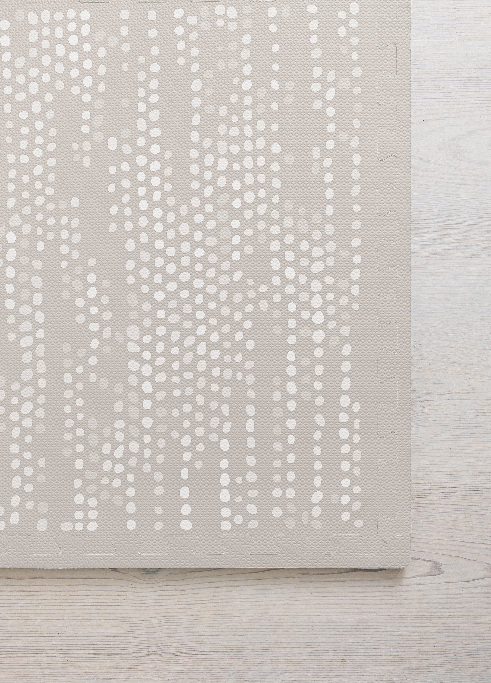 dots stone play mat 