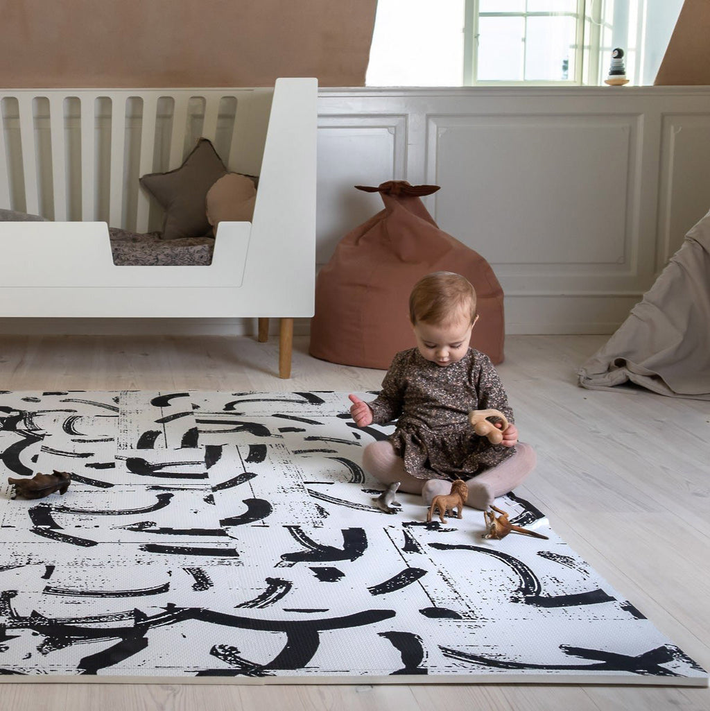 Strokes Play Mat Nordic Pale Grey